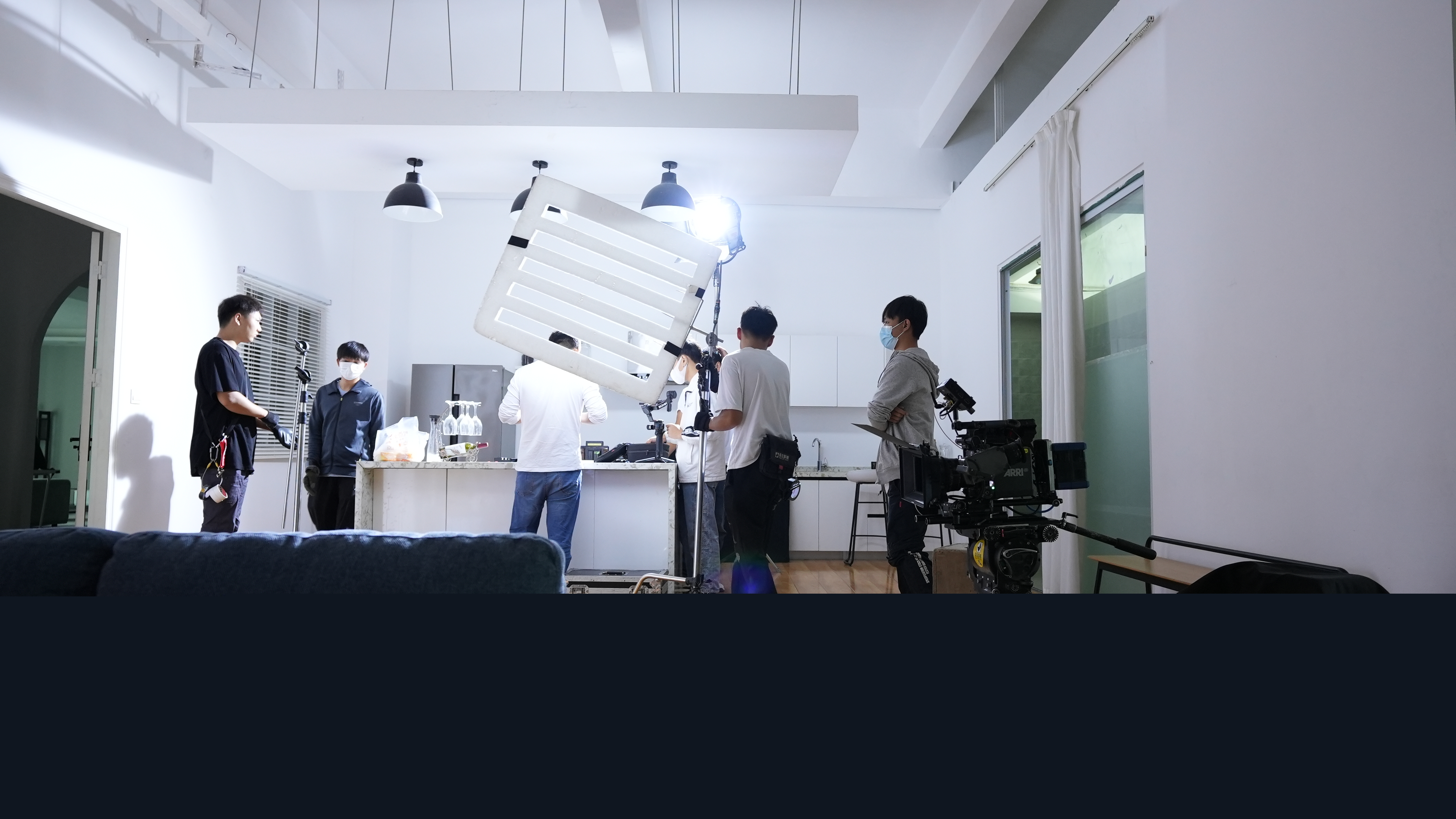 企業廣告宣傳片拍攝技巧仰視拍攝
